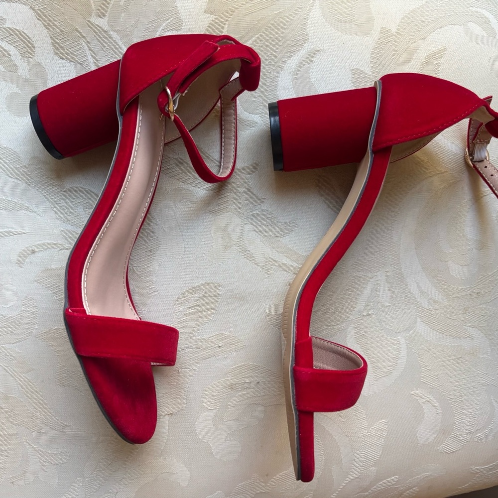 Red heels - Picture 5 of 6